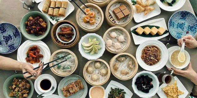 午市任点任食优惠
 4位成人🥳免费送1位
3~11岁半价😁尽情点 尽情食