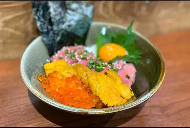 午市石燒牛扒主餐牌及套餐85折(免加一服務費)節日限定晚市套餐8折，牛県燒肉海膽丼 半價$188